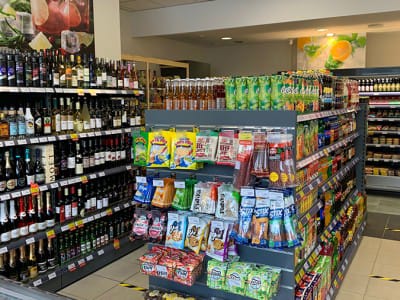 VVN-tiimi suoritti kaupan laitteiden toimitukset ja kokoonpanotyöt kauppaketjun "TOP" uudessa myymälässä Riiassa.11